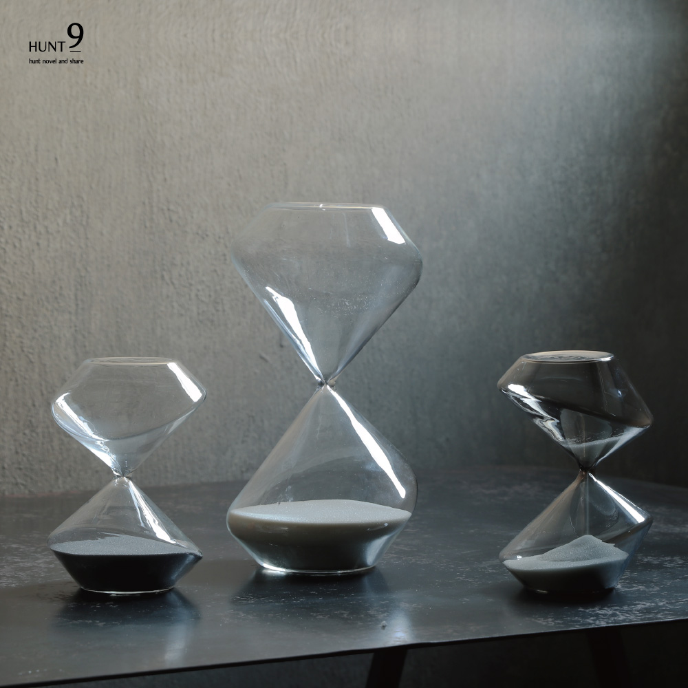 美しき不均衡、時の流れを見つめて 【Benedikt】