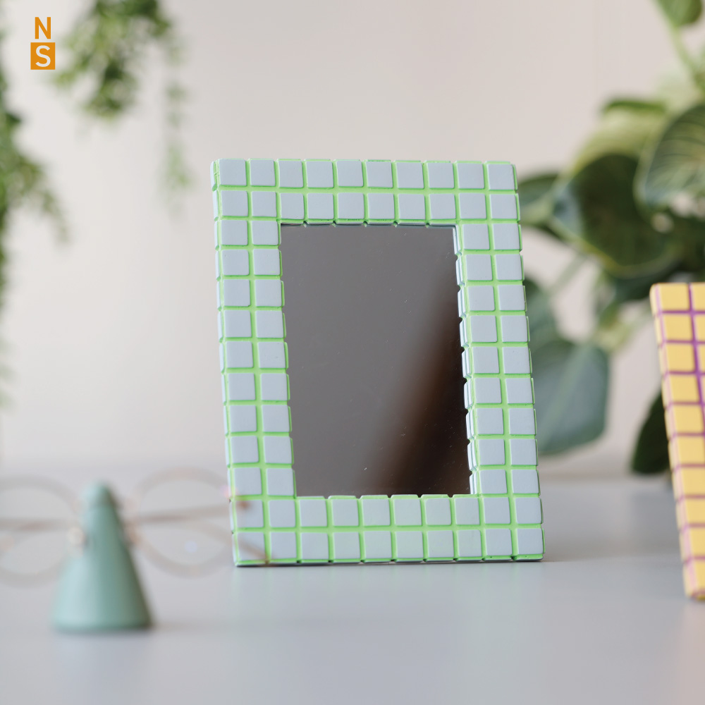 色彩の調和が美しいタイル風フレームミラー【MEX MIRROR】