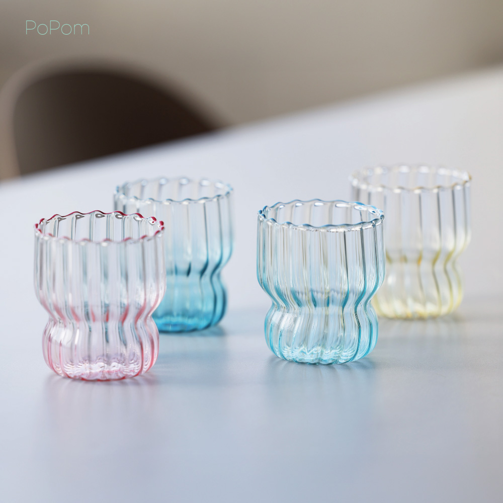 淡いグラデーション そっと縁をなぞる線【CHARMI】