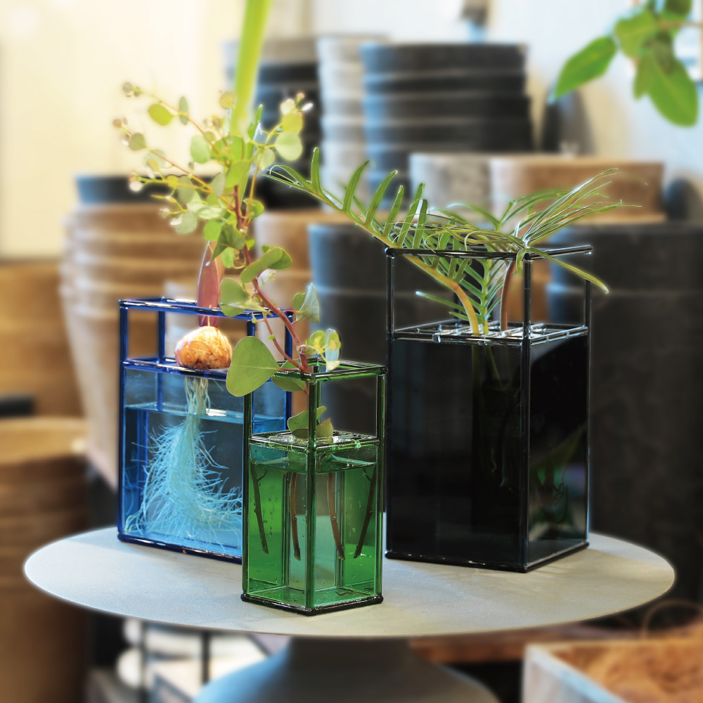 都会の風景を閉じ込めたような器【MARHA VASE】